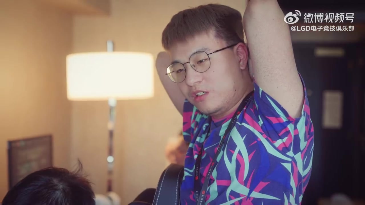 LGD官方：y选手生日快乐！