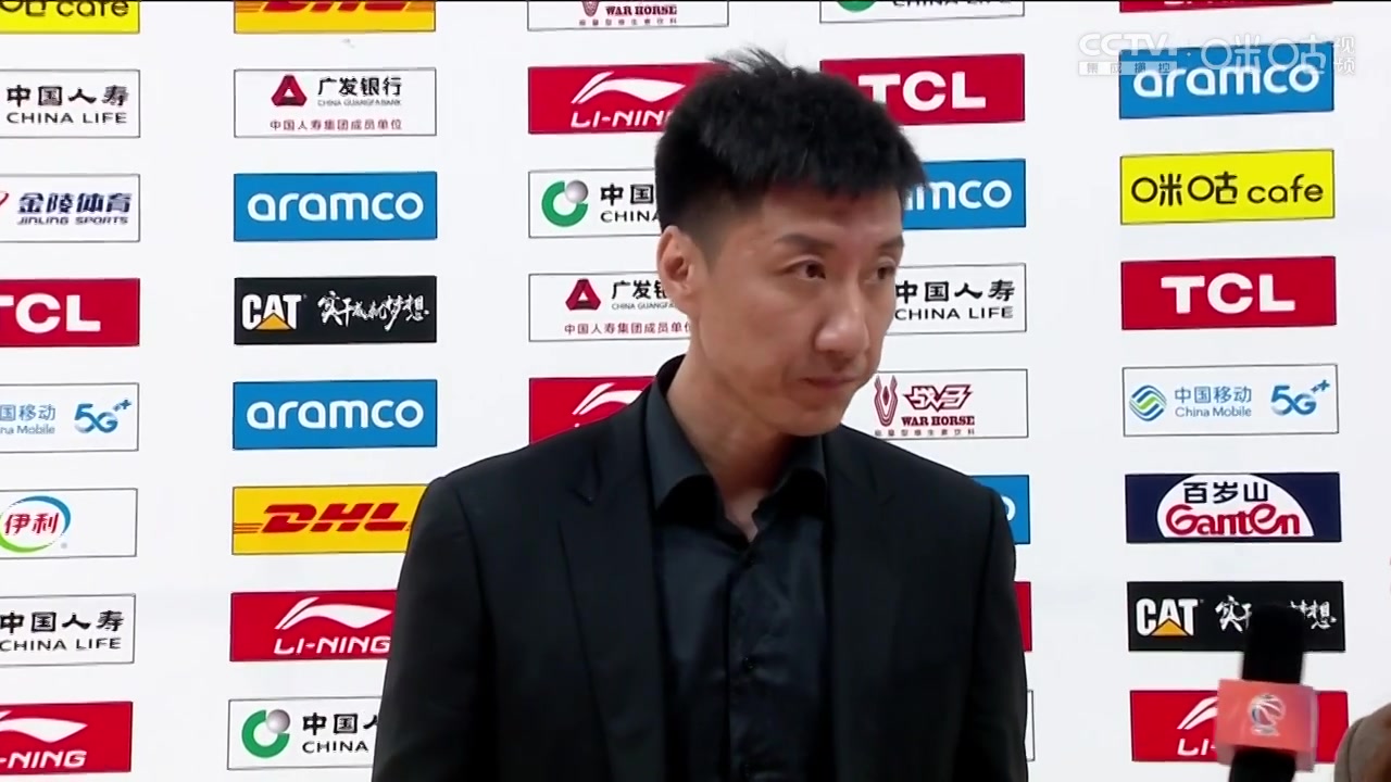 韩硕：今天我主要赢在防守上 我对每个人的表现都非常满意 
